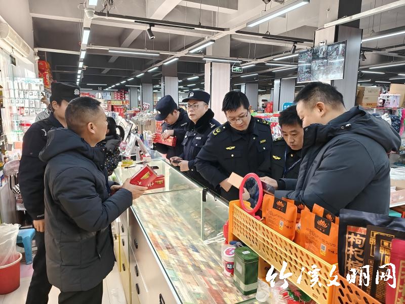 竹溪县水坪镇：筑牢未成年人防护网 净化校园周边市场